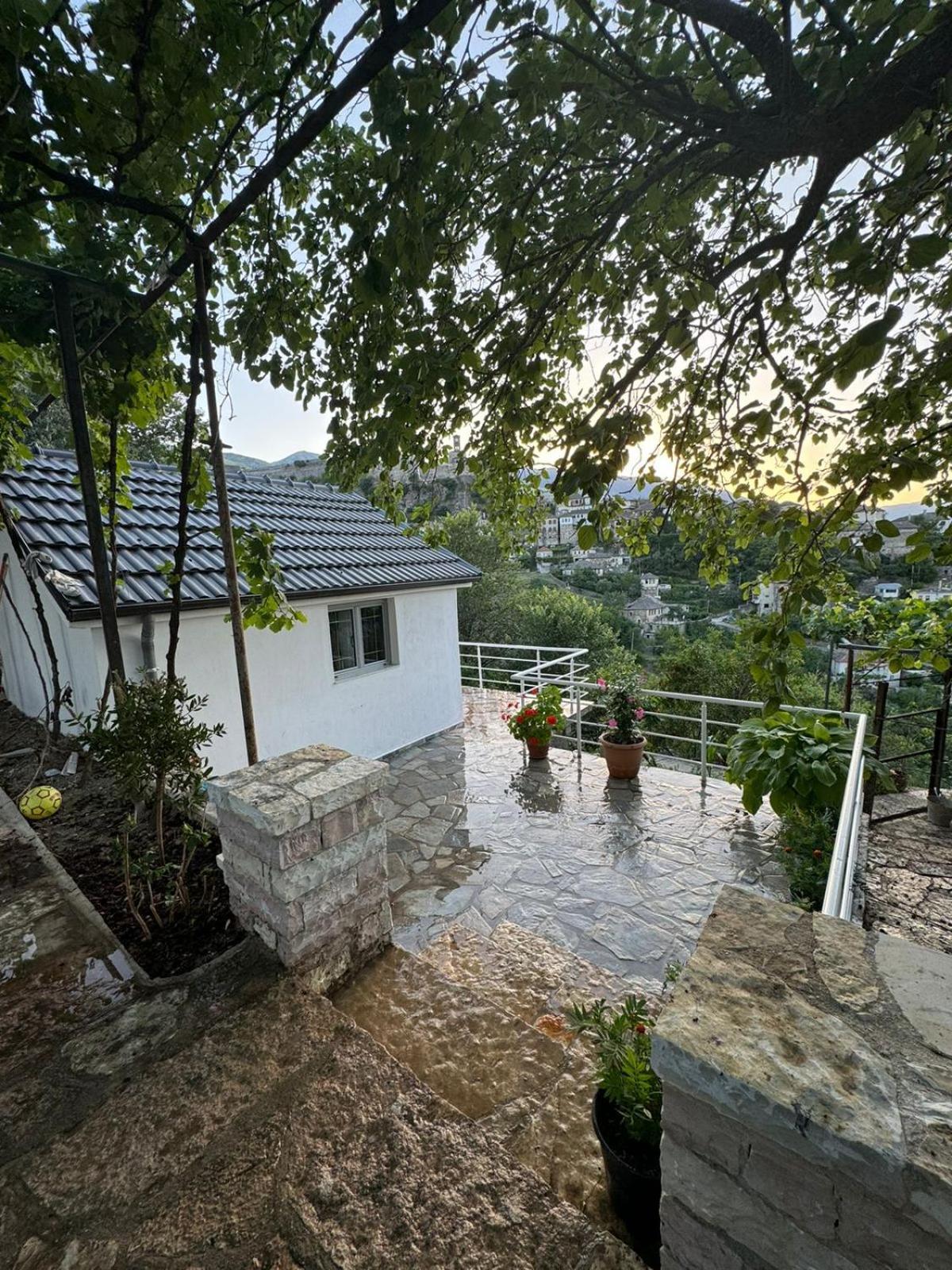 Guest House Argjiro Castle Gjirokastër Extérieur photo