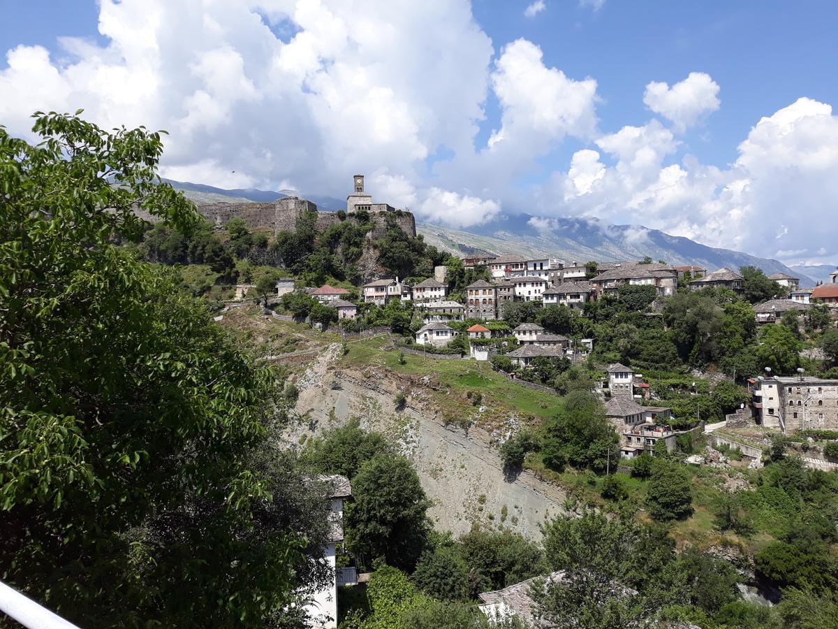 Guest House Argjiro Castle Gjirokastër Extérieur photo